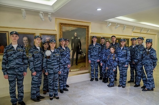 Юные друзья полиции из Саратовской области посетили Совет Федерации