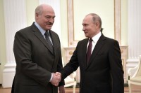 Путин предложил Лукашенко обсудить развитие связей России и Белоруссии