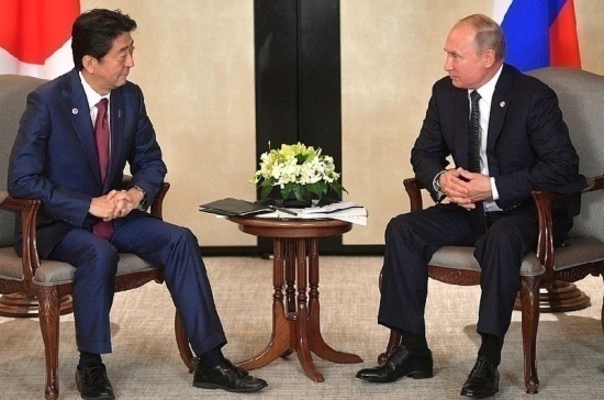 Абэ надеется на «предметное обсуждение» мирного договора на встрече с Путиным в Москве