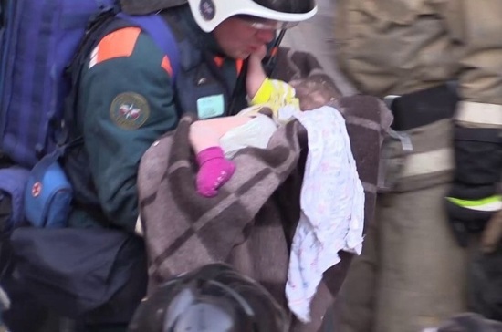 В МЧС назвали чудом спасение мальчика Вани из-под завалов дома в Магнитогорске