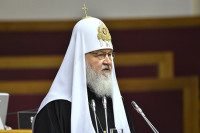 Патриарх Кирилл пожелал верующим «оставаться на стороне света»