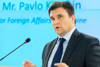 Климкин призвал ввести постоянный запрет на въезд на Украину мужчинам из России