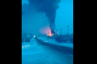 Площадь пожара на заводе под Оренбургом увеличилась до 6,6 тысячи квадратных метров