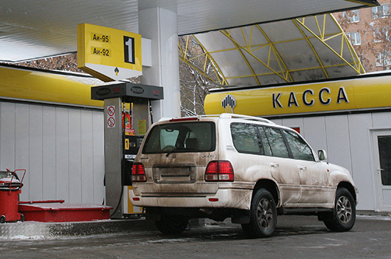 Росстат сообщил о росте цен на бензин и дизель за неделю