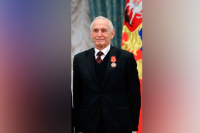 Сергей Шойгу поздравил Василия Ланового с 85-летием