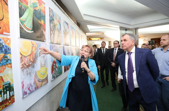Выставка исторических картин крымских школьников путешествует по России