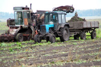 Медведев подписал постановление о субсидиях на покупку сельхозтехники