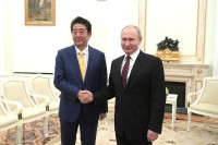 Путин отметил пользу регулярных встреч с Абэ