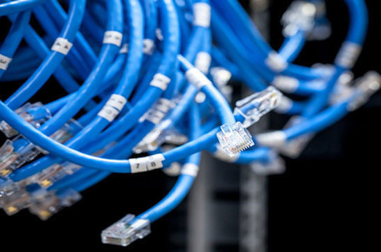 Интернет-провайдерам хотят упростить прокладку сетей в многоквартирниках