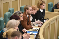 Матвиенко предложила ежегодно проводить встречи с руководителями детских театров 