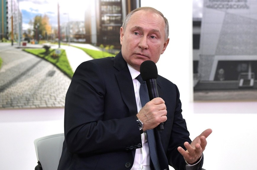 Путин призвал «аккуратно» размещать торговые точки на первых этажах жилых домов 
