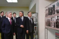 Спикер Госдумы Вячеслав Володин наградил Бориса Громова почётной грамотой за активное участие в общественной деятельности и военно-патриотическом воспитании молодёжи.