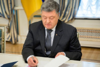 Порошенко подписал закон о недопуске российских наблюдателей на украинские выборы