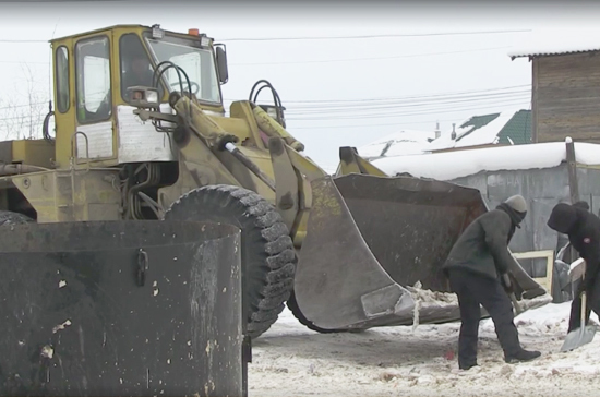 В Якутске приступили к уборке улиц после зимы
