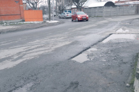 Россияне стали чаще жаловаться на качество дорог, сообщили в ГИБДД 