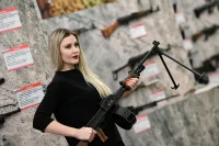 Ручной пулемёт Дегтярёва весит около 7,5 килограмм. Этот советский пулемёт был разработан в 1944 году советским конструктором стрелкового оружия Василием Дегтярёвым