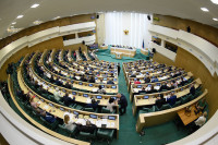 Сенаторам разрешат представлять свои законодательные инициативы в Совфеде