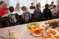 Мэр Сургута поручил школам выкладывать фото еды из столовых