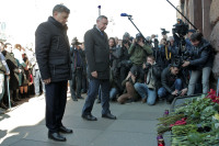 Спикер Заксобрания Петербурга почтил память жертв теракта в метро