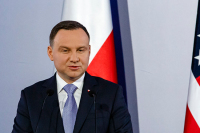 Президент Польши попросил учителей прекратить забастовку
