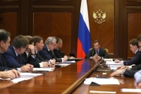 Медведев предложил создать единый регистр граждан, имеющих льготы на лекарства 