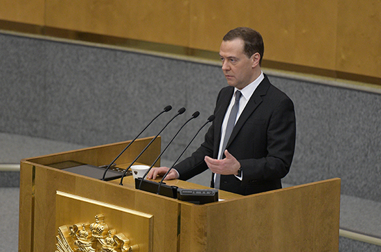 Медведев предложил изменить закон о совершенствовании госзакупок