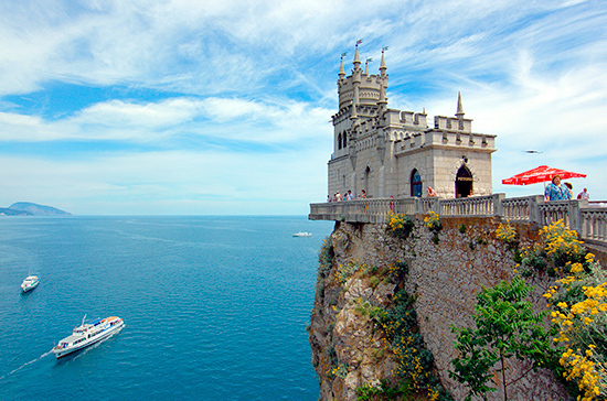 Крымские татары празднуют присоединение к России