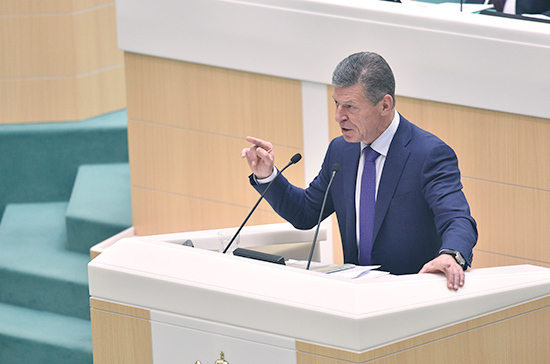 Козак поручил ввести обязательство закупать для нацпроектов российское оборудование 