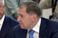 Ушаков пока не ожидает контактов Кремля с Киевом
