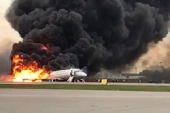 Опубликована расшифровка переговоров пилота сгоревшего SSJ-100 с диспетчерской