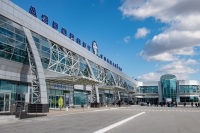 В аэропорту Новосибирска на 8 часов отложили вылет лайнера SSJ-100