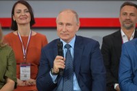 Путин предложил привлекать к благоустройству дворов местных жителей