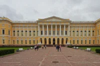 5. Русский музей – крупнейший в мире музей русского искусства, уникальный архитектурно-художественный комплекс в историческом центре Санкт-Петербурга. Это первый в стране государственный музей русского изобразительного искусства. Решение о его основании было принято Александром III. Позднее, в 1895 г. Николай II подписал указ «Об учреждении особого установления под названием «Русского Музея Императора Александра III» и о представлении для сей цели приобретенного в казну Михайловского дворца со всеми принадлежащими к нему флигелями, службами и садом». В мае того же года началась перестройка дворцовых помещений для будущих музейных экспозиций (арх В.Свиньин).