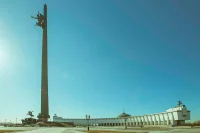 9. Музей Победы - федеральное государственное учреждение культуры Российской Федерации, главный объект мемориального парка Победы на Поклонной горе в Москве. Торжественно открыт Президентом Российской Федерации Б. Н. Ельциным 9 мая 1995 года. На открытии присутствовали главы 55 государств мира, прибывшие в Москву на торжества в день 50-летия Победы.