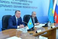 Умаханов отметил постоянство и насыщенность межпарламентского диалога России и Казахстана