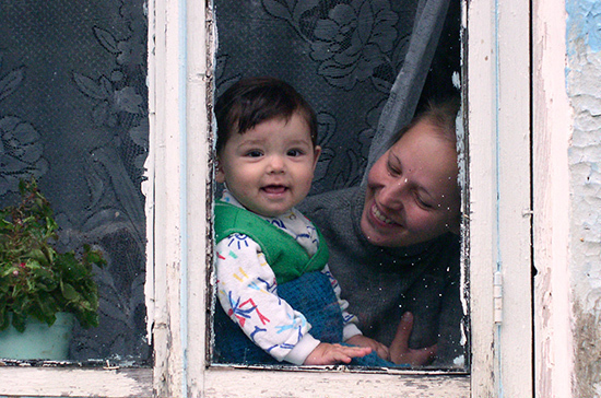 Кабмин внёс в Госдуму законопроект о детских пособиях семьям с низким доходом