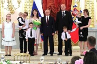 Президент вручил севастопольской семье орден «Родительская слава»