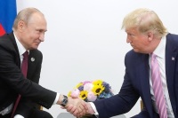 Путин пригласил Трампа в Москву на 75-летие Победы
