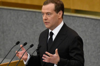 Медведев рассказал, как изменится система поддержки малоимущих россиян 