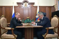 Путин поручил оказать помощь близким погибших подводников