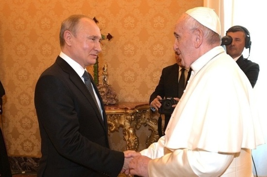 Путин рассказал, что говорил с папой римским о Толстом и Достоевском