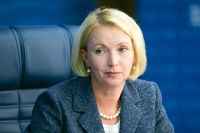 Комитет Совфеда рекомендовал досрочно прекратить полномочия сенатора Гехт