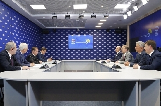 Медведев предложил два решения проблемы транзита российского газа через Украину