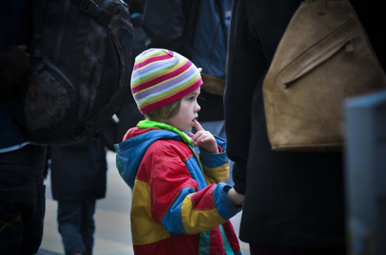 Приставы выступили за введение уголовного наказания для родителей, скрывающих детей