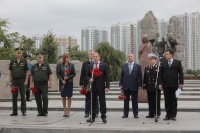 Романов назвал служащих ВДВ символом мощи и боеспособности Российской армии