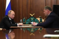 Путин поручил создать мобильные медпункты в Астраханской области