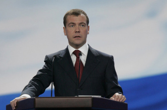 Медведев пообещал представить пилотов самолёта А321 к государственным наградам