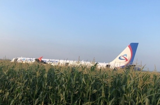 Пассажир рассказал о жёсткой посадке самолёта А321 в Подмосковье