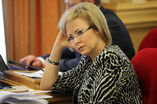 Соломатина призвала решить проблему с ввозом в Россию ряда незарегистрированных лекарств 