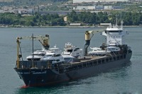 Пираты похитили восемь членов экипажа захваченного у Камеруна судна